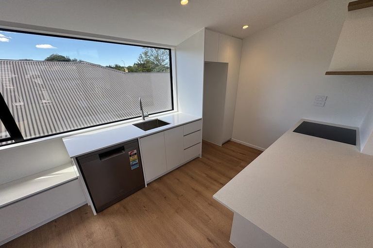 Photo of property in 7b Manor Place, Point Chevalier, Auckland, 1022