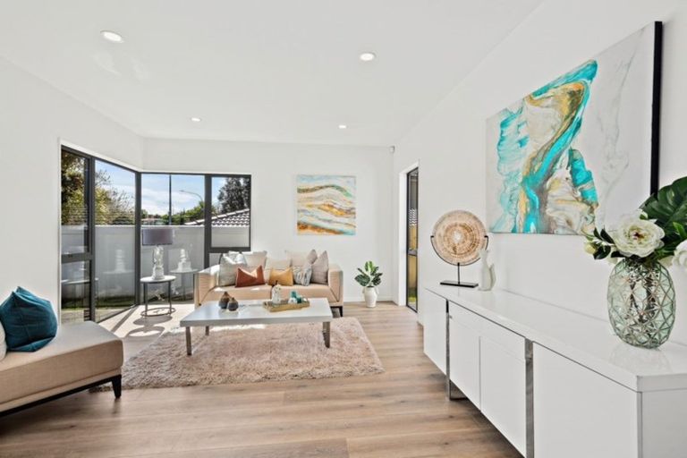 Photo of property in 46 Marina View Drive, West Harbour, Auckland, 0618