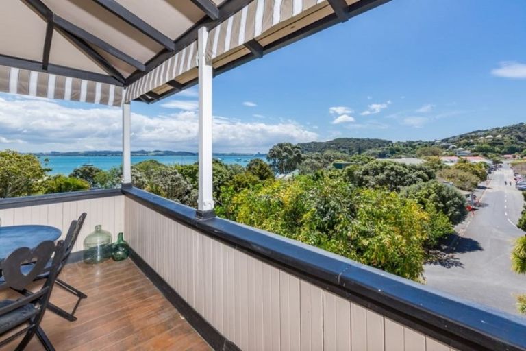 Photo of property in 1 Robertson Street, Russell, 0202