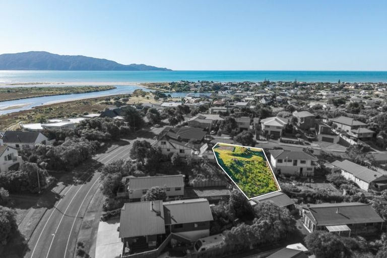 Photo of property in 39 Hicks Crescent, Waikanae Beach, Waikanae, 5036