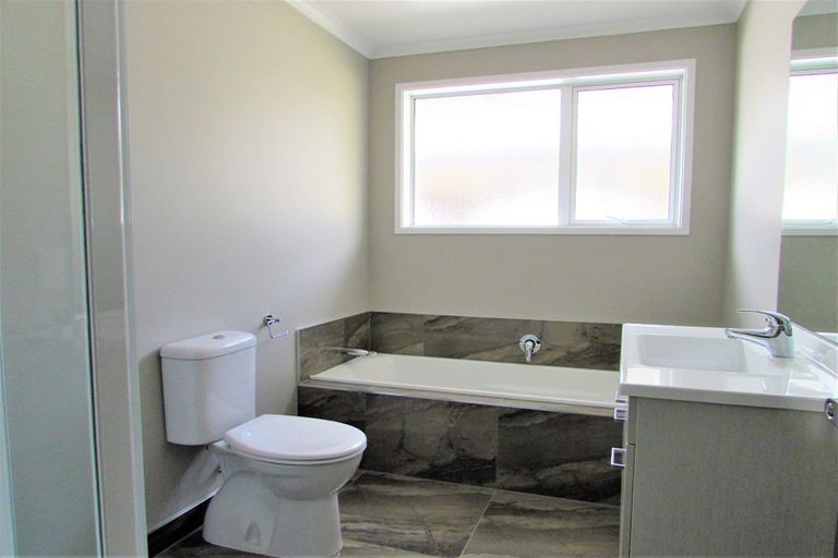 Photo of property in 17 Poulson Grove, Trentham, Upper Hutt, 5018