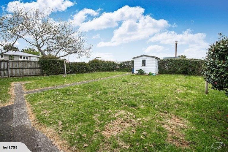 Photo of property in 24 Waipani Road, Te Atatu Peninsula, Auckland, 0610