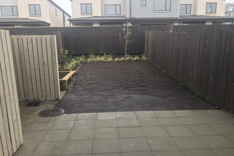 Photo of property in 33 Peihana Road, Hobsonville, Auckland, 0616