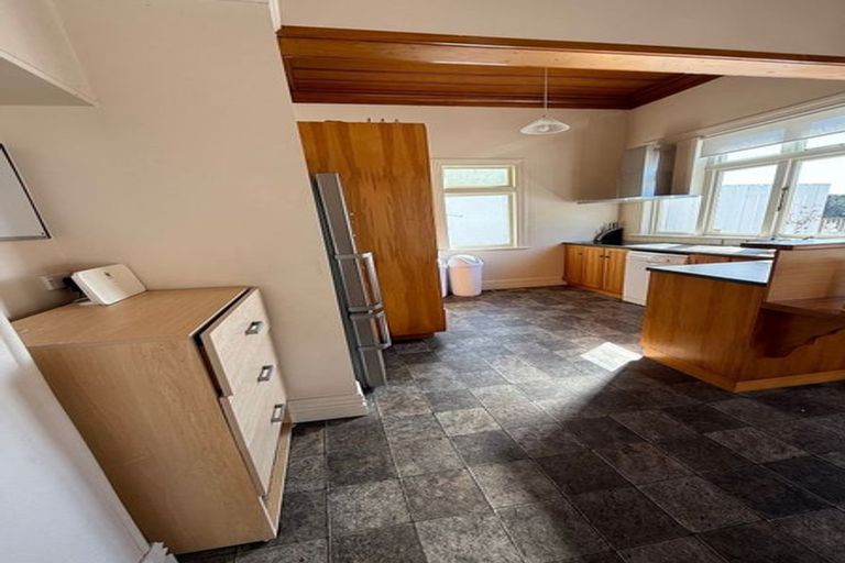 Photo of property in 5 Gilbert Street, New Plymouth, 4310