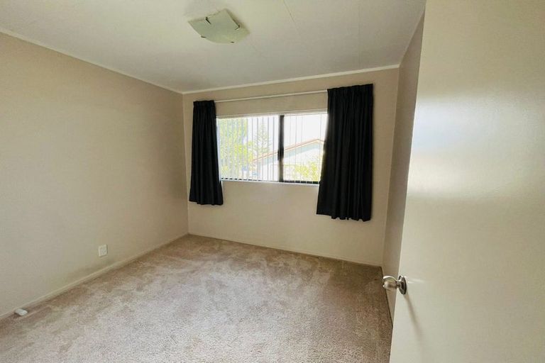 Photo of property in 1/8 Anglers Way, Wattle Downs, Auckland, 2102