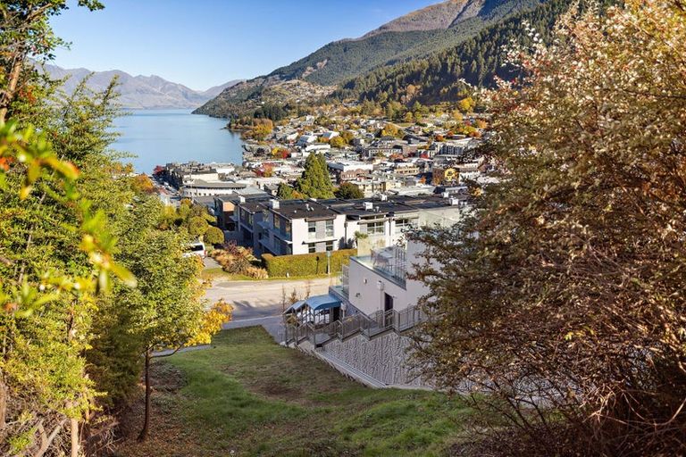Photo of property in 41 Hallenstein Street, Queenstown, 9300