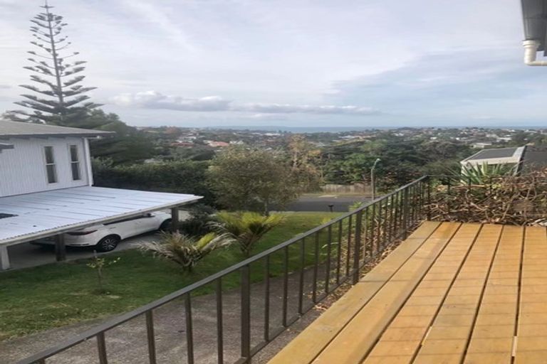 Photo of property in 2/7 Malters Place, Browns Bay, Auckland, 0630