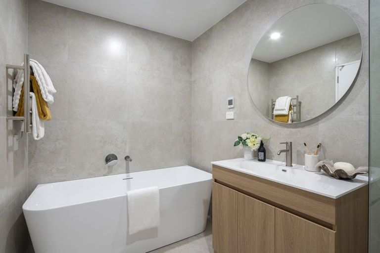 Photo of property in 1 Rengarenga Rise, Fairview Heights, Auckland, 0632