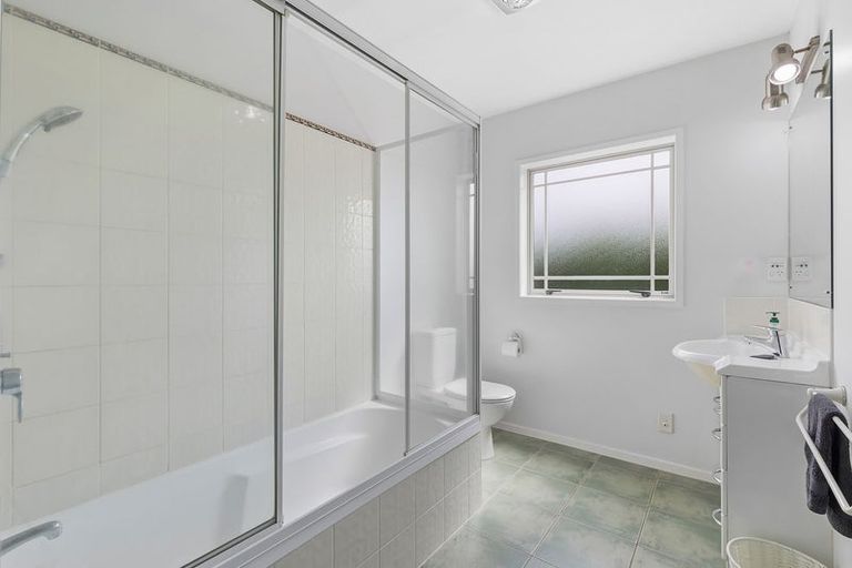 Photo of property in 147a Hobsonville Road, West Harbour, Auckland, 0618