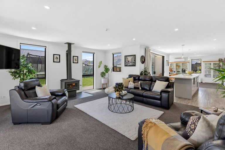 Photo of property in 9 Isthmus Place, Lake Hawea, Wanaka, 9382