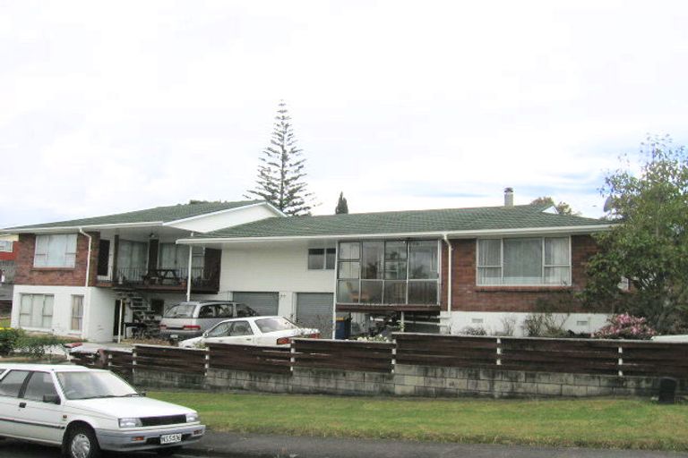 Photo of property in 1 South Pacific Place, Henderson, Auckland, 0612
