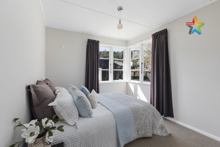 Photo of property in 17 Tawhai Street, Stokes Valley, Lower Hutt, 5019