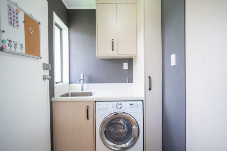 Photo of property in 35 Meadowbrook Drive, Cloverlea, Palmerston North, 4412