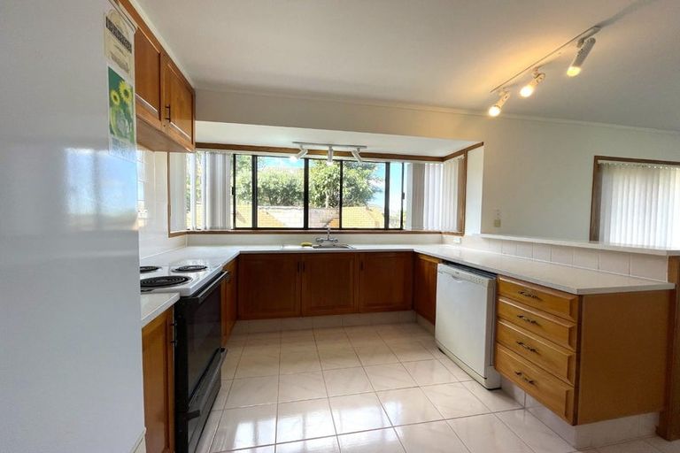 Photo of property in 86 Dalwhinnie Parade, Highland Park, Auckland, 2010