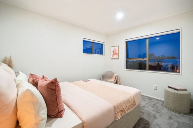 Photo of property in 2/17 Oliver Street, Point Chevalier, Auckland, 1022