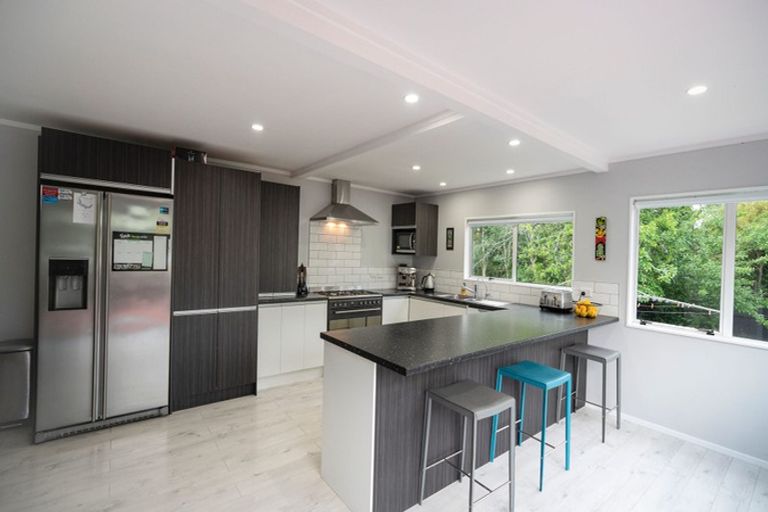 Photo of property in 11 Wairere Grove, Paraparaumu, 5032