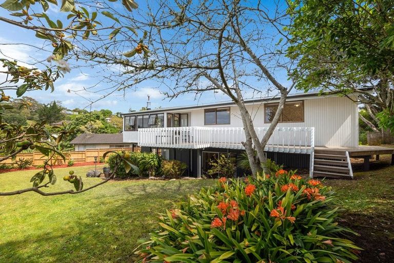 Photo of property in 18 Macnay Way, Murrays Bay, Auckland, 0630