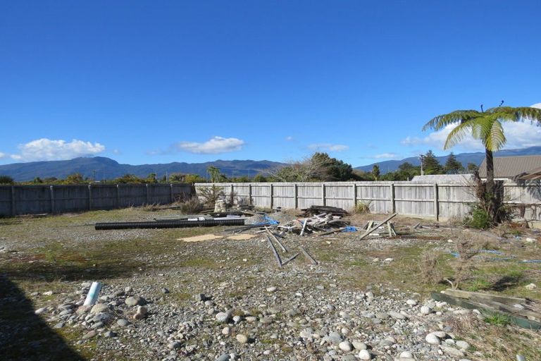 Photo of property in 38a The Esplanade, Westport, 7825