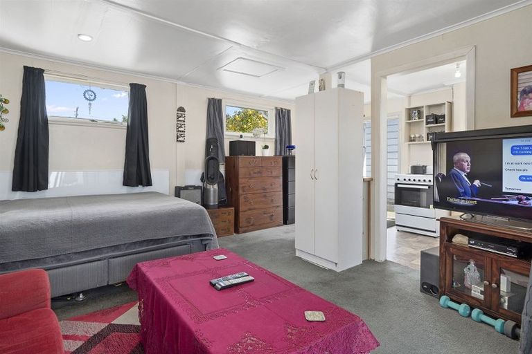 Photo of property in 38 Queen Road, Bellevue, Tauranga, 3110