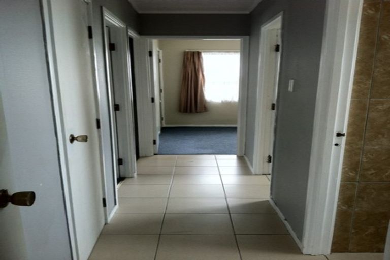 Photo of property in 21 Silverstone Place, Henderson, Auckland, 0612