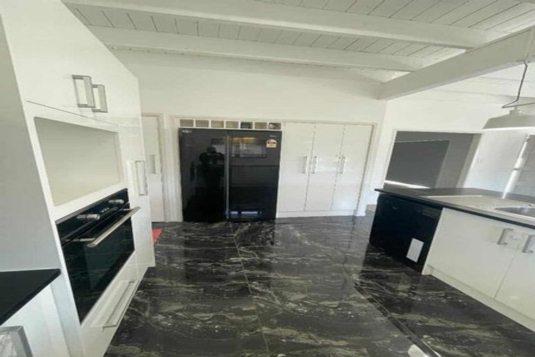 Photo of property in 77 Spence Road, Henderson, Auckland, 0612