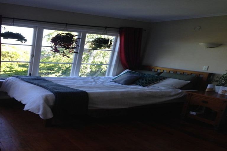 Photo of property in 84 Ocean View Road, Northcote, Auckland, 0627