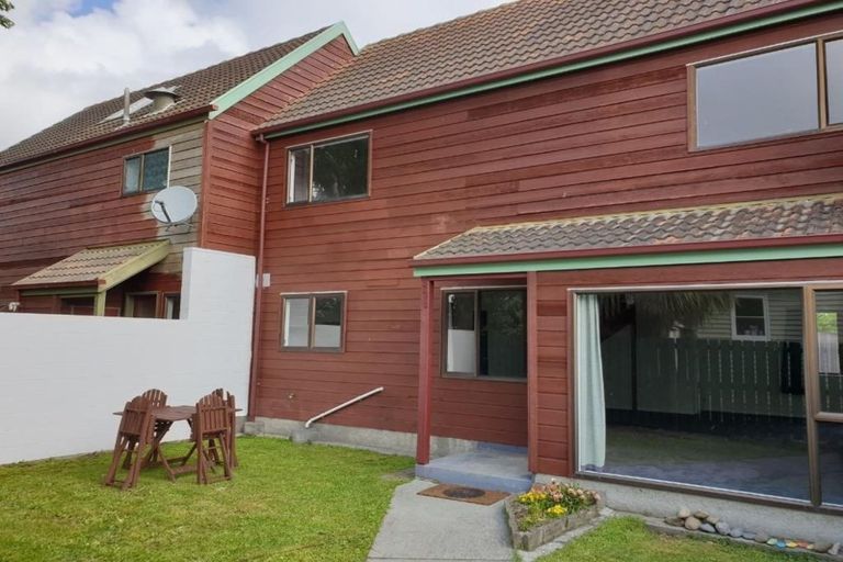Photo of property in 2/17u Randwick Crescent, Moera, Lower Hutt, 5010