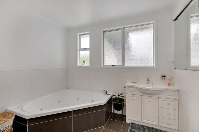 Photo of property in 3265 South Head Road, South Head, Helensville, 0874