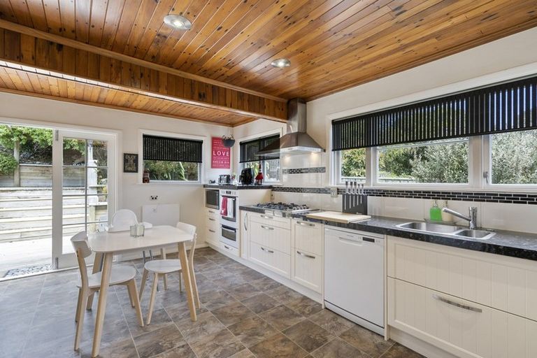 Photo of property in 33 Peel Place, Wainuiomata, Lower Hutt, 5014