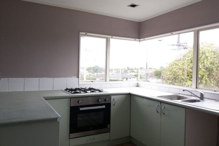 Photo of property in 1/2 Raleigh Road, Northcote, Auckland, 0627