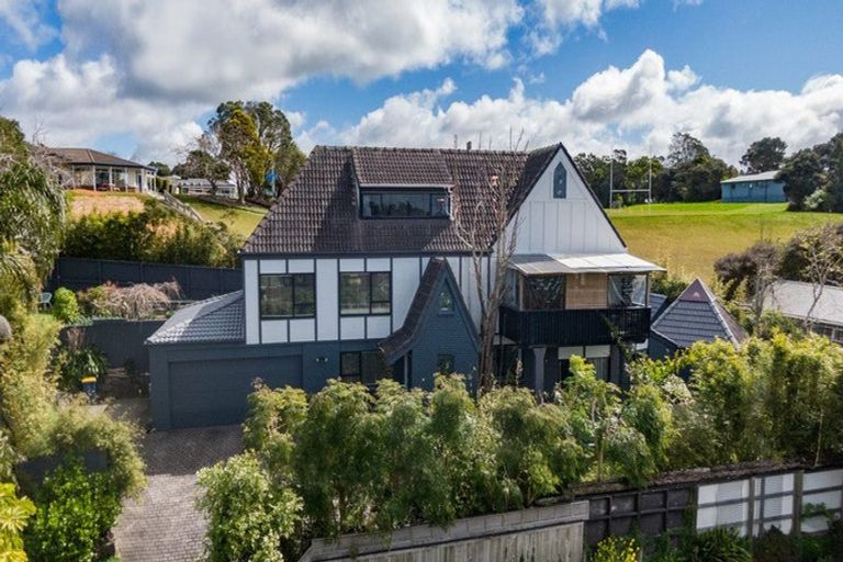 Photo of property in 131 Chelsea View Drive, Chatswood, Auckland, 0626