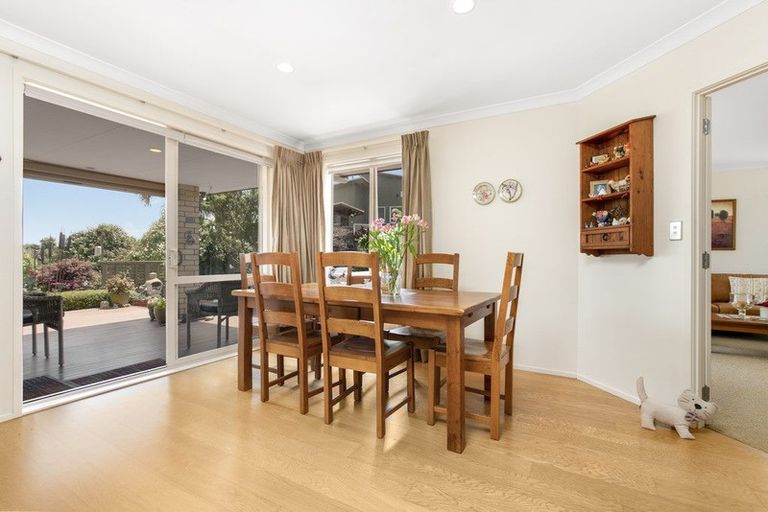 Photo of property in 14 Stranraer Crescent, Wattle Downs, Auckland, 2103
