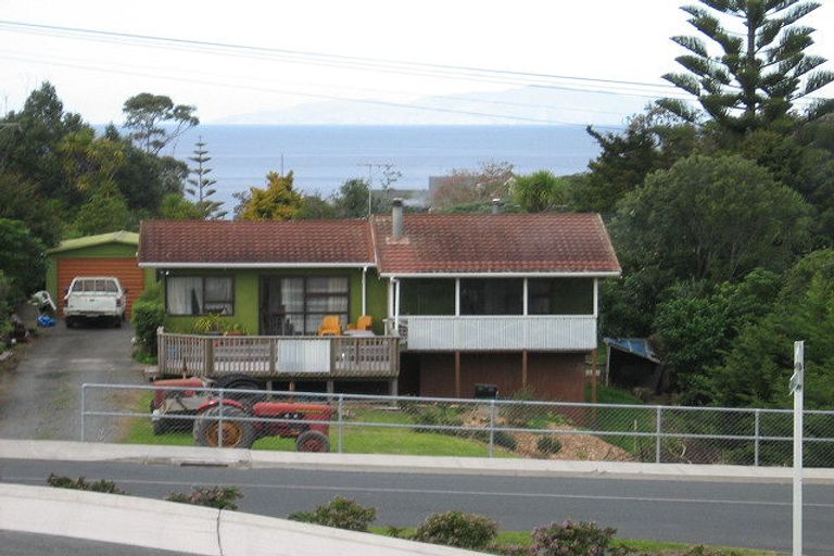 Photo of property in 37 Hauraki Road, Leigh, 0985
