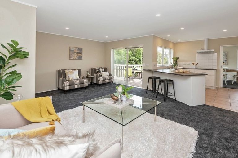 Photo of property in 27 Bard Place, Golflands, Auckland, 2013