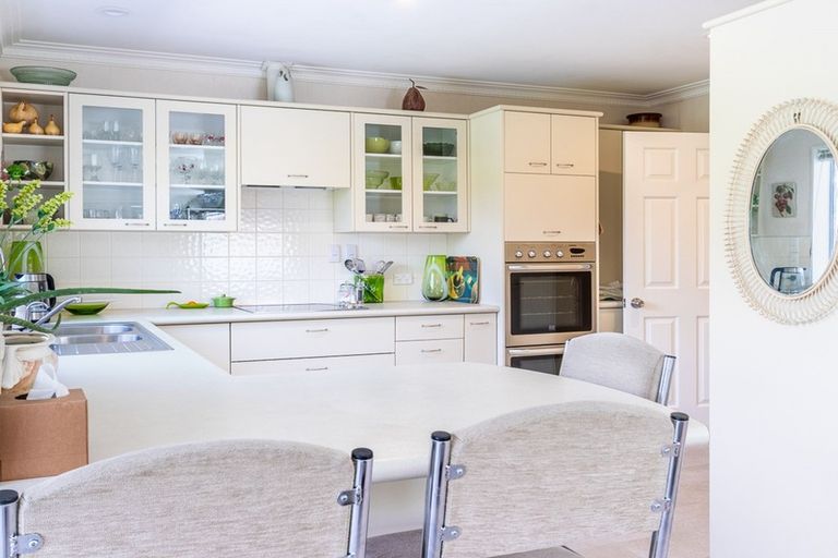 Photo of property in 3 Papawai Grove, Waikanae, 5036