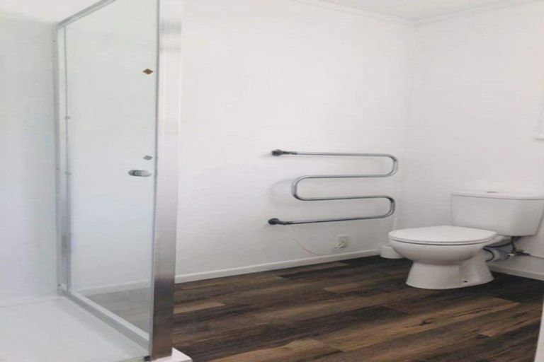 Photo of property in 8 Cheryl Place, Hillcrest, Auckland, 0627