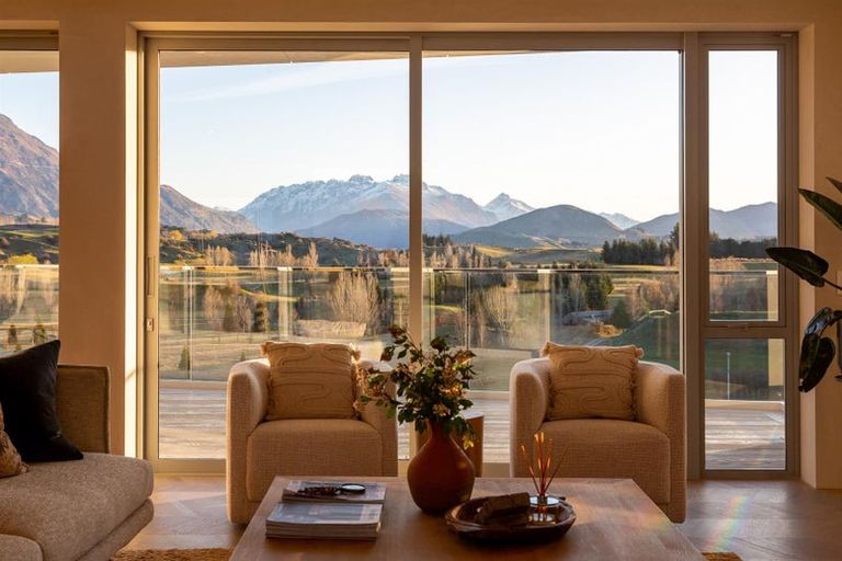 Photo of property in 16 Advance Terrace, Arrowtown, 9302