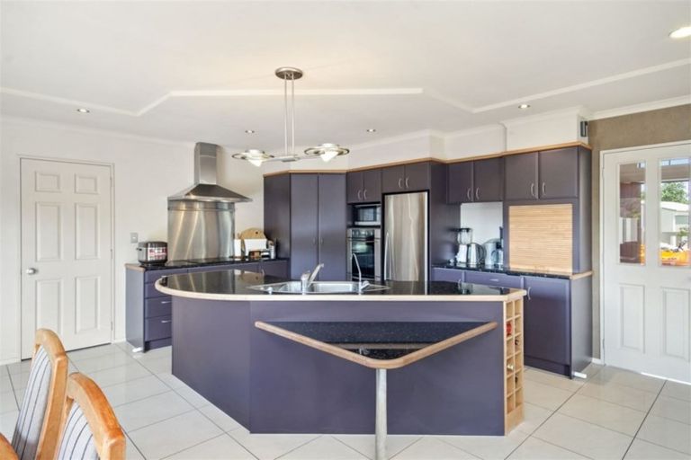 Photo of property in 8 Frank Knight Place, Waiuku, 2123