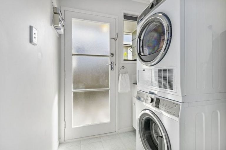 Photo of property in 15 Chislehurst Street, Henderson, Auckland, 0612