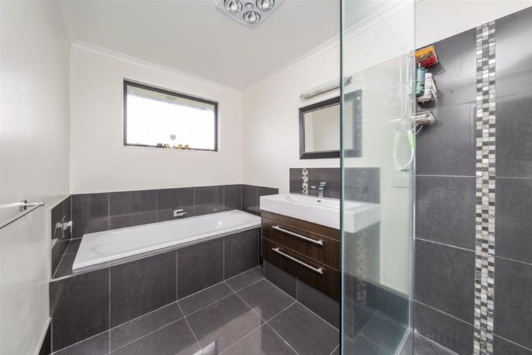 Photo of property in 5 Reremoana Close, Hawera, 4610