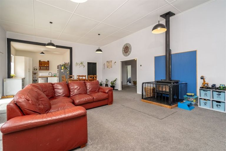 Photo of property in 18 Main Road, Owaka, 9535