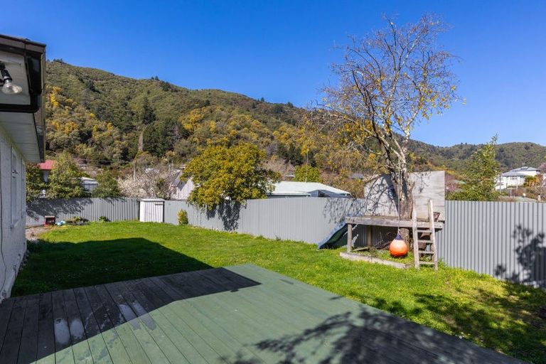 Photo of property in 49 Hampden Street, Picton, 7220