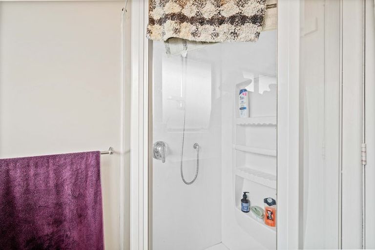 Photo of property in 6 Skerten Avenue, Hornby, Christchurch, 8042