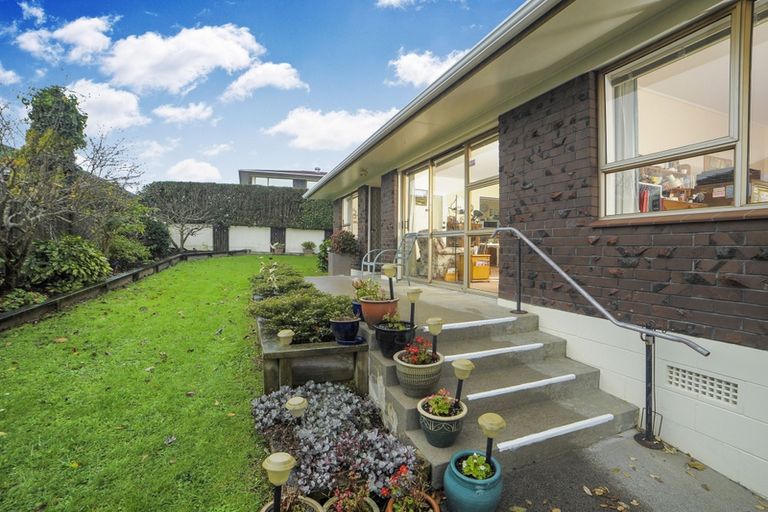 Photo of property in 2/13 Waitaki Street, Henderson, Auckland, 0612
