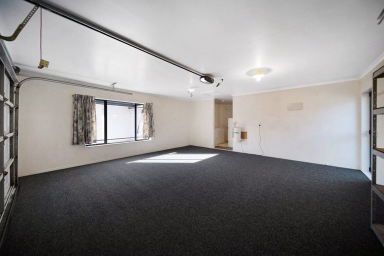 Photo of property in 170 Botany Road, Botany Downs, Auckland, 2010