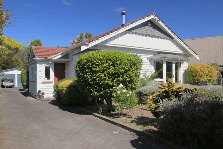 Photo of property in 82 Avonhead Road, Avonhead, Christchurch, 8042