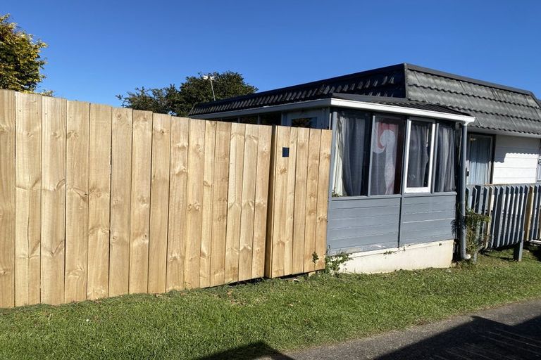 Photo of property in 1/9 Vina Place, Massey, Auckland, 0614