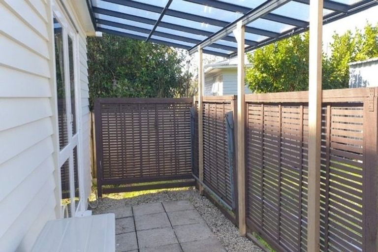 Photo of property in 81 Lauderdale Road, Birkdale, Auckland, 0626