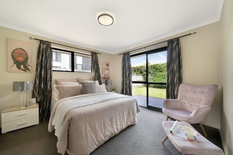 Photo of property in 2 Renata Crescent, Te Atatu Peninsula, Auckland, 0610
