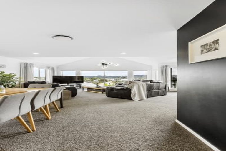 Photo of property in 6 Stephanie Close, Glenfield, Auckland, 0629